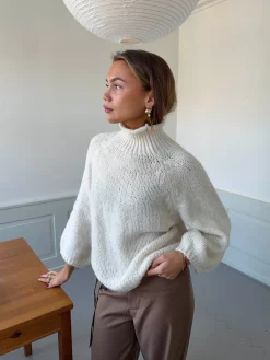 Aire striktrøje med turtleneck - Off white
