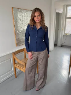 Alberte figursyet skjorte - Navy