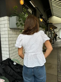 Albine bluse med broderi - Hvid