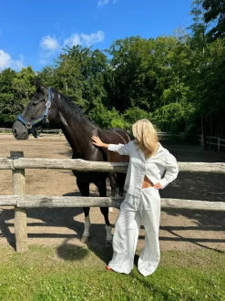 Alina skjorte med striber - Hvid/sort