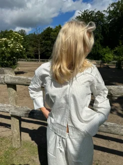 Alina skjorte med striber - Hvid/sort
