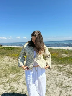Alisa mønstret quiltet jakke - Grøn/beige
