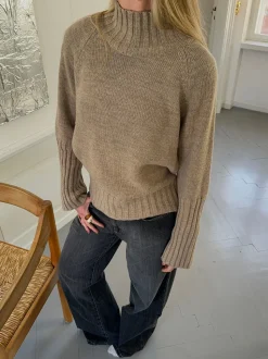 Alyssa striktrøje med høj hals - Beige