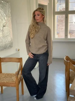 Alyssa striktrøje med høj hals - Beige