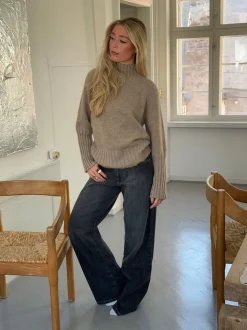 Alyssa striktrøje med høj hals - Beige