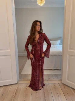 Amy kjole med blomster - Lilla/vinrød