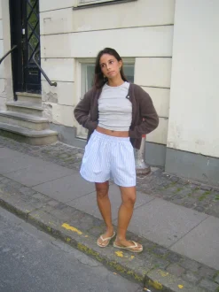 Andrea shorts med striber - Blå/hvid