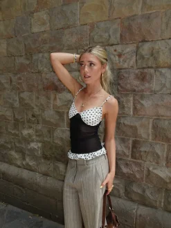 Angelia top med polkaprikker - Sort/hvid