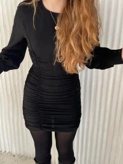 Anna Olympia scrunchkjole - Sort