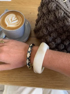 Arna armbånd med mønster - Sort/guld
