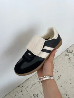 Astana sneakers med kappe - Sort