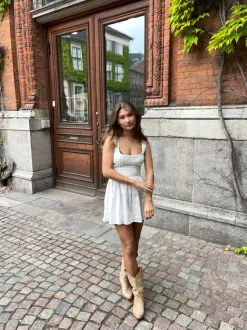 Augusta kort kjole - Hvid