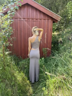 Baili maxi kjole med snit - Taupe