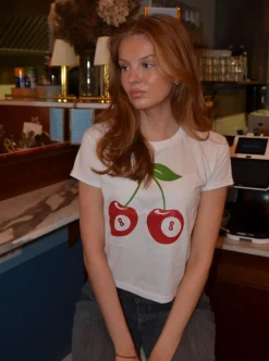 8-ball kirsebær baby tee- hvid