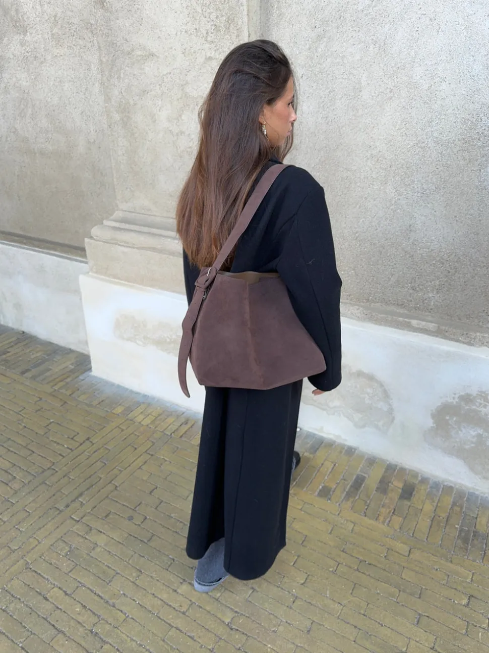 Barcelona skuldertaske i ruskind - Mørkebrun