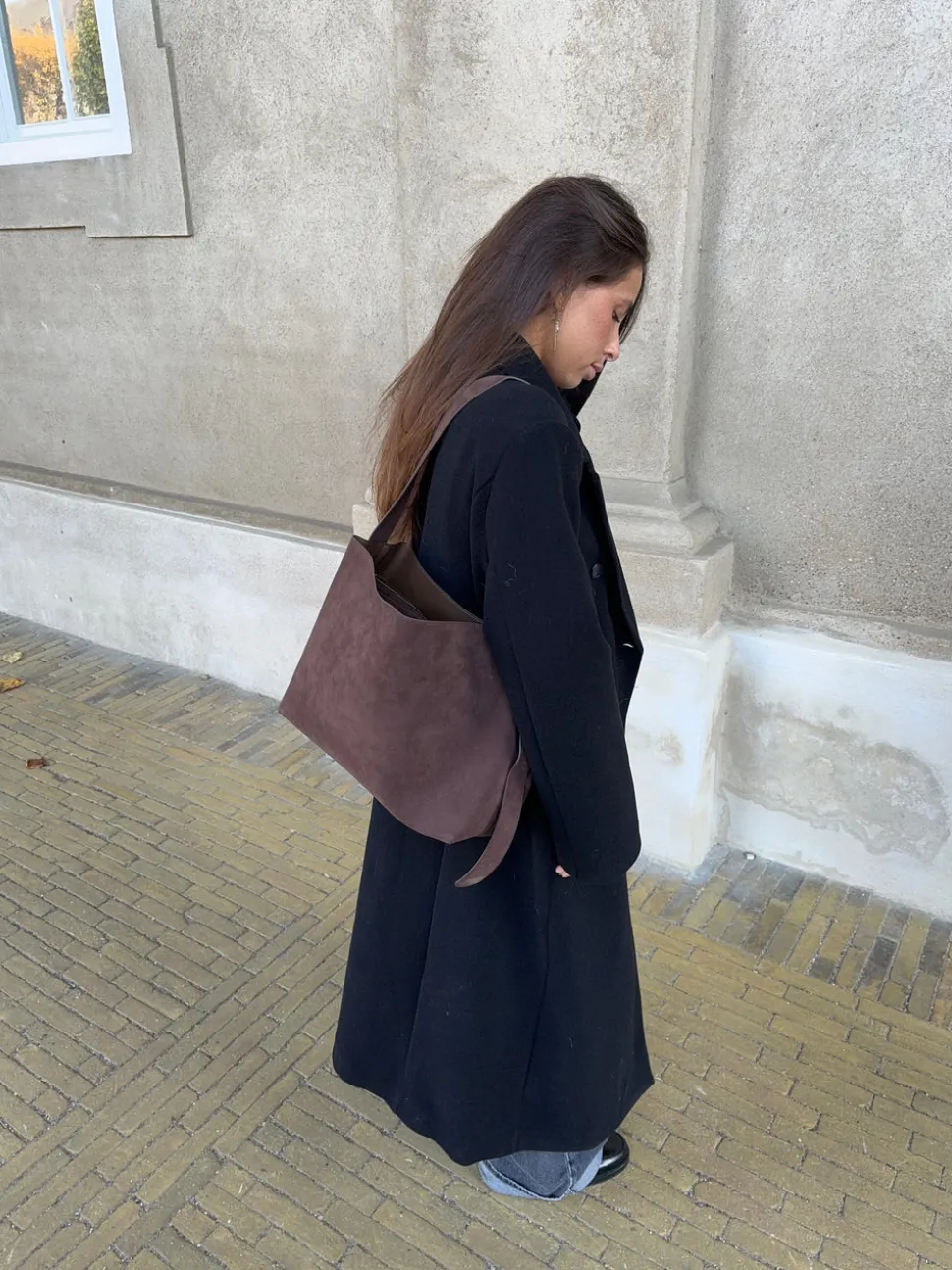Barcelona skuldertaske i ruskind - Mørkebrun