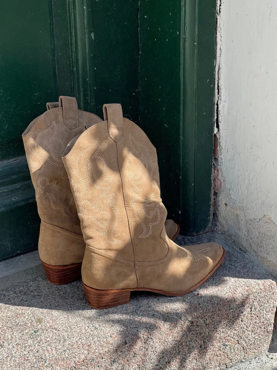 Bassau Cowboystøvler i beige imiteret ruskind
