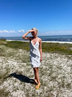 Bettie kjole med flæser - Hvid