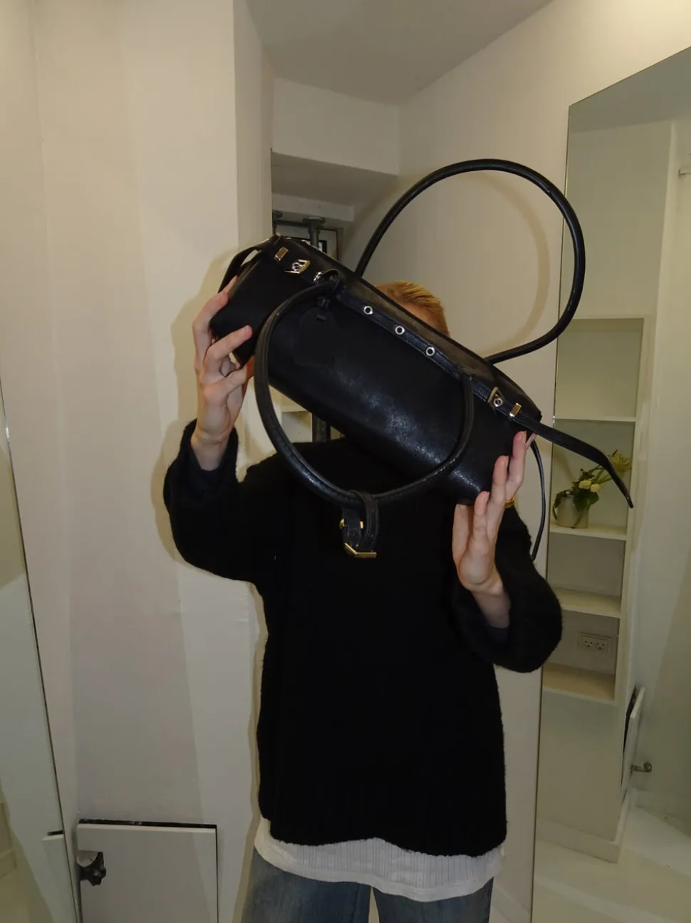 Bobby håndtaske med metalknapper - Sort