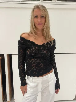 Bodil langærmet bluse med blonder - Sort