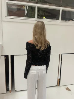 Bodil langærmet bluse med blonder - Sort