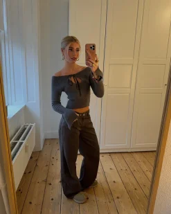 Brooke strikket bluse med bindebånd - Gråbrun
