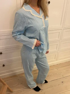 Carol pyjamas sæt med blonder - Lyseblå