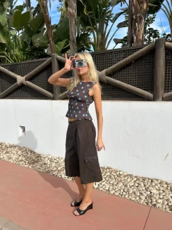 Cathrine smocktop med polkaprikker - Brun/blå