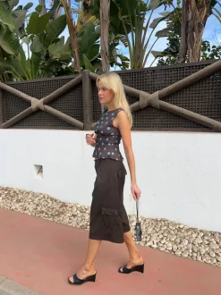 Cathrine smocktop med polkaprikker - Brun/blå
