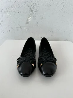 Cetinje ballerina sko med skøjfe - Sort