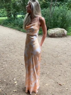 Charline satinkjole - Hvid/orange