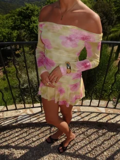 Chila off shoulder kjole med blomster - Gul/lyserød