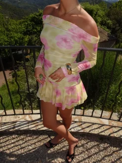 Chila off shoulder kjole med blomster - Gul/lyserød