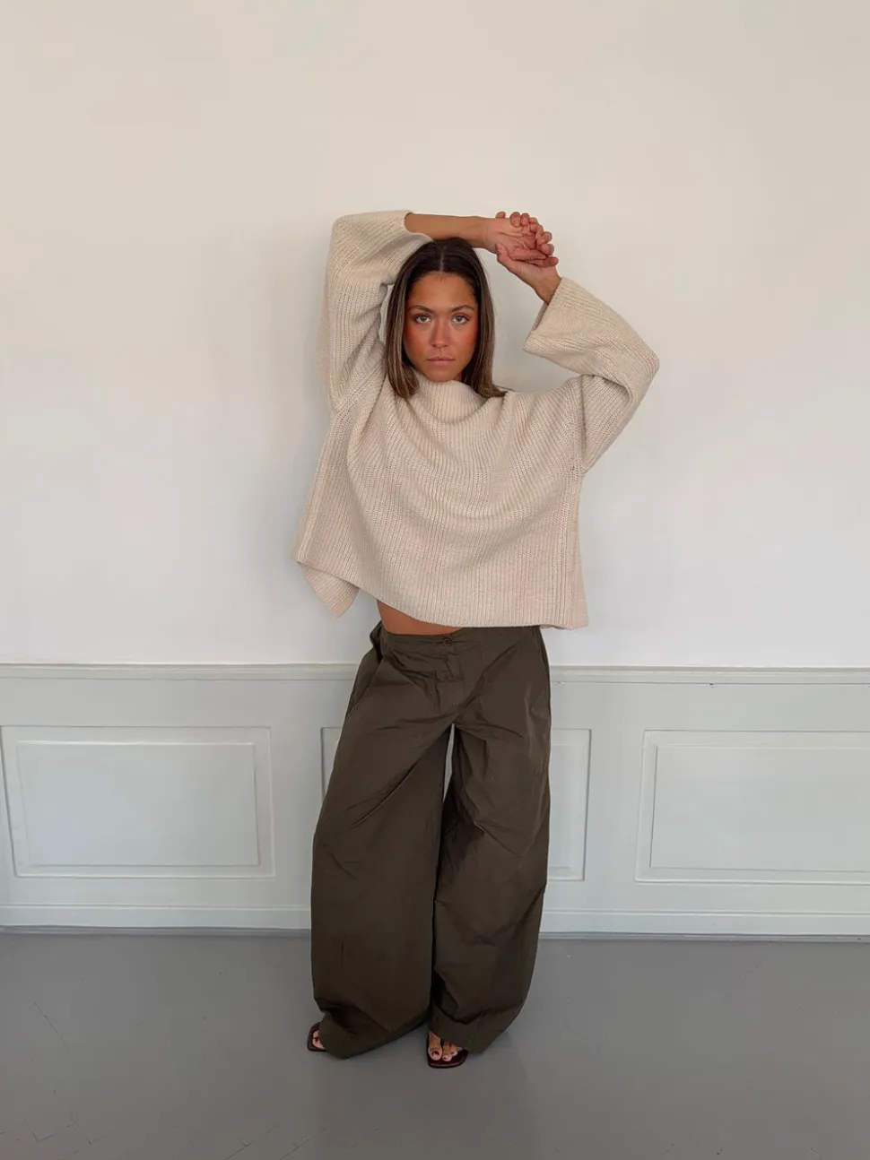 Cholana striktrøje med åben ryg - Beige