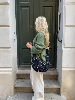 Cia skuldertaske med polka prikker - Sort