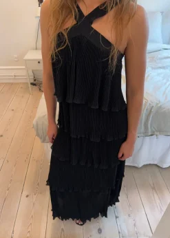 Daicy kjole med flæser - Sort