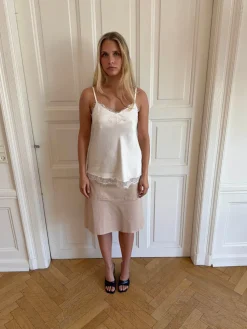 Daniana satintop med blonder - Hvid