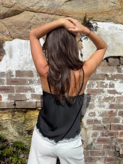 Daniana satintop med blonder - Sort