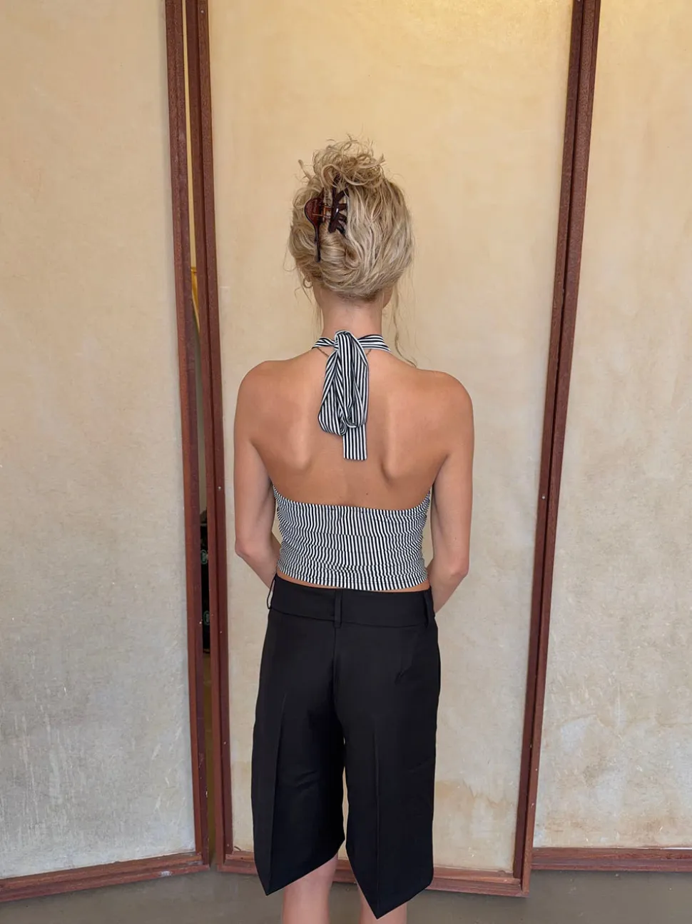 Debby halterneck top med striber - Sort/hvid
