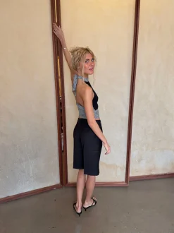 Debby halterneck top med striber - Sort/hvid