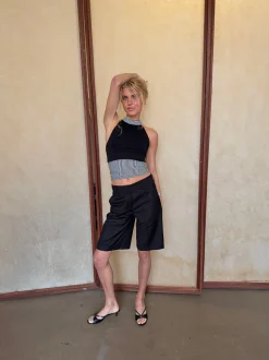 Debby halterneck top med striber - Sort/hvid