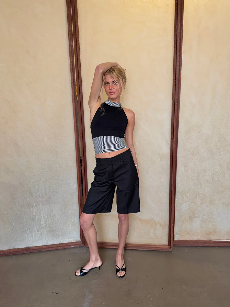 Debby halterneck top med striber - Sort/hvid