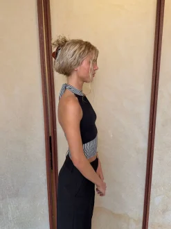 Debby halterneck top med striber - Sort/hvid