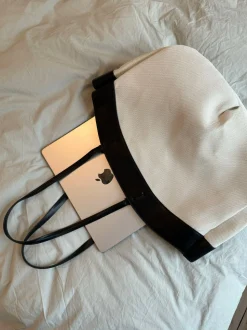 Dehli skuldertaske - Off white/sort