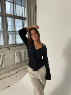 Denisi satinbluse - Sort