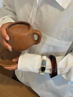 Ebony armbånd med striber - Sort/blågrå/hvid/guld
