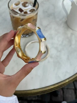 Ebony armbånd med striber - Blå/lyserød/hvid/guld
