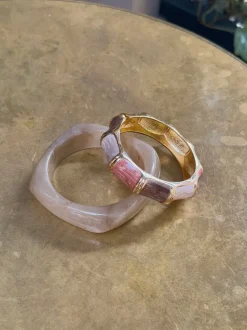 Ebony armbånd med striber - Koral/brun/guld/off white