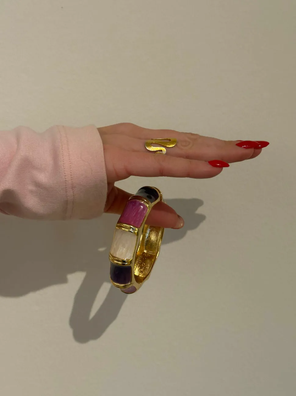 Ebony armbånd med striber - Lilla/rosa/hvid