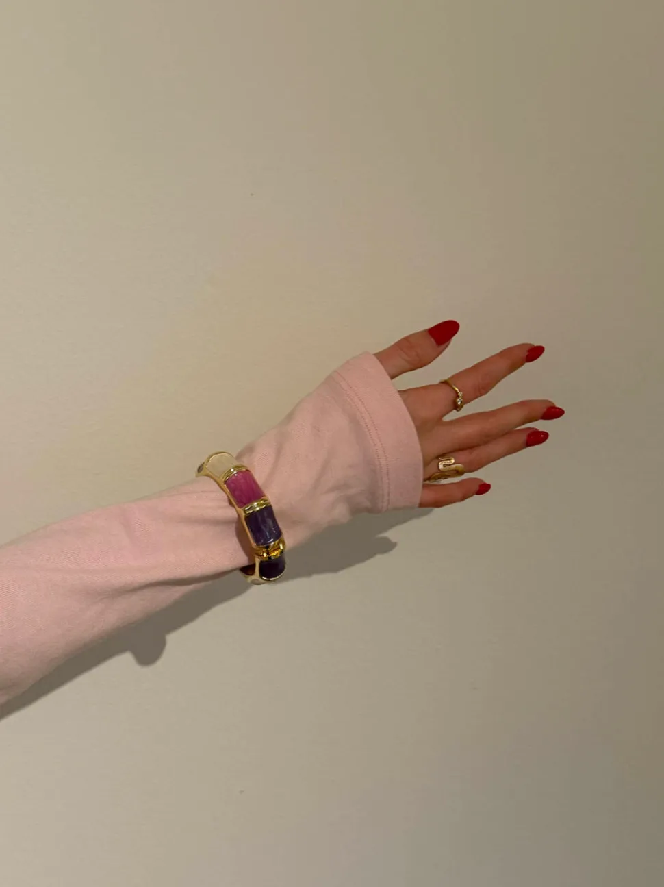 Ebony armbånd med striber - Lilla/rosa/hvid